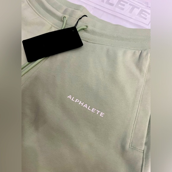 ALPHALETE | Essential Shorts L - Picture 5 of 8